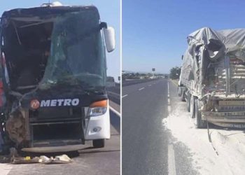 Yolcu otobüsü kamyona çarptı: 14 yaralı