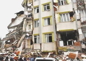 Zelzelede ağır hasar alan binada hırsızlık: 7 zanlı gözaltına alındı!