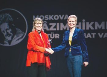 Zeynep Oral’a ‘Nâzım Hikmet Dostluk Ödülü’ verildi