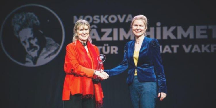 Zeynep Oral’a ‘Nâzım Hikmet Dostluk Ödülü’ verildi