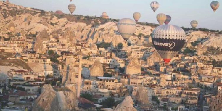 100 Euro balon tipine yabancılar biniyor Türkler izliyor