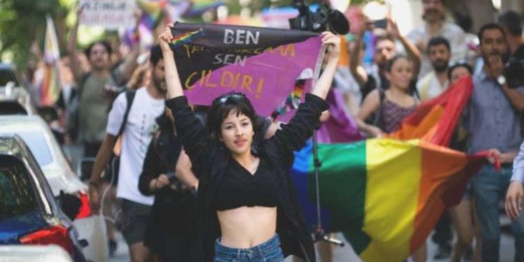 21. İstanbul LGBTİ+ Onur Yürüyüşü’ne müdahale: Boyun eğmeyeceğiz