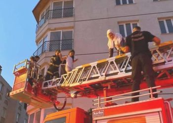 5 katlı binada çıkan yangında mahsur kalan 25 kişi kurtarıldı!