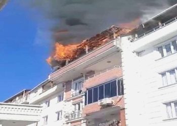 5 katlı binada yangın… İki binaya daha sıçradı!