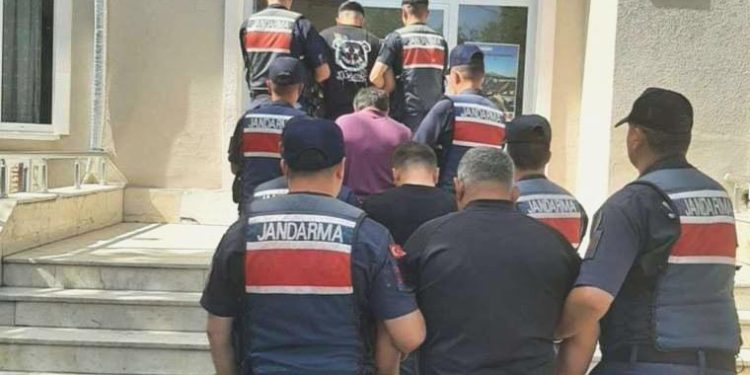 8 vilayette cezaevi çalışanına operasyon: 22 gözaltı