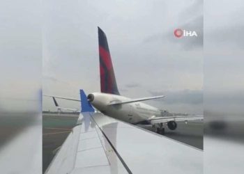 ABD’de yolcu uçağı, öbür uçağın sol kanadına çarptı