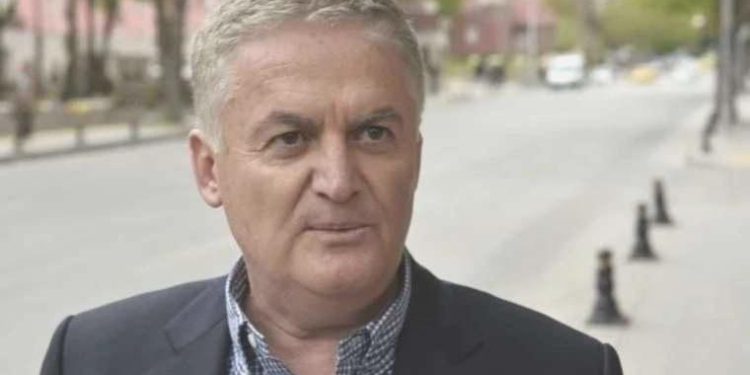 Ahmet Zeki Üçok kimdir, nereli, kaç yaşında? ÂLÂ Parti Hukuk ve Adalet Siyasetleri Lideri Ahmet Zeki Üçok hangi partilerde misyon yaptı?