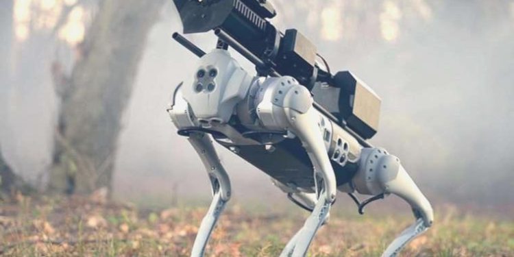 Alev püskürten robot köpek geliyor