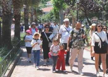 Amasra’da bayram yoğunluğu: İlçeye bir günde 10 bin araç girdi