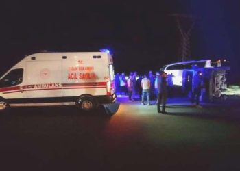 Amasya’da minibüs ile araba çarpıştı: 17 yaralı