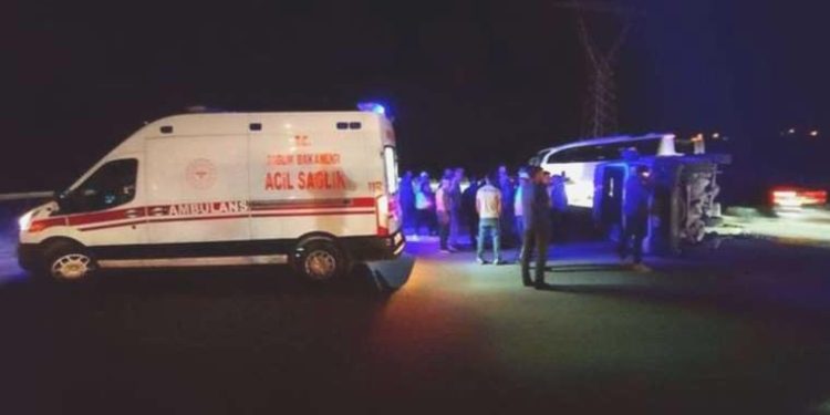 Amasya’da minibüs ile araba çarpıştı: 17 yaralı