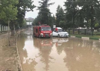 Amasya’yı sağanak vurdu: Yollar su altında kaldı
