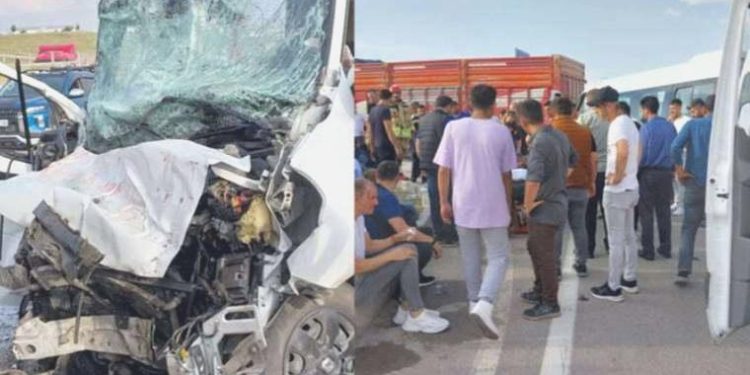 Ankara’da emekçi servisi ile kamyon çarpıştı: 10 yaralı