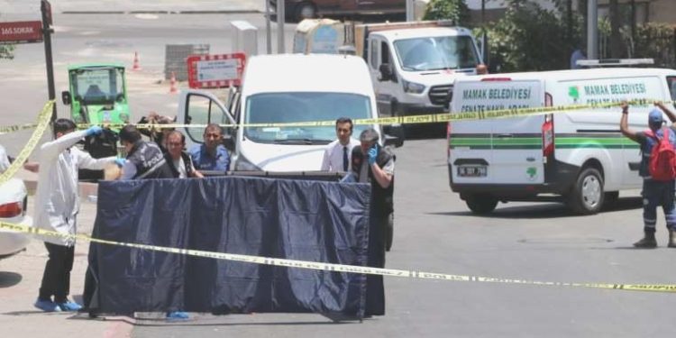 Ankara’da sokak ortasında bayan cinayeti: Eşini sokak ortasında öldürüp, intihar etti