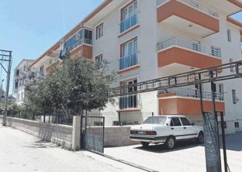 Annesini öldüren şahıs konuta çarşaf giyerek balkondan girmiş