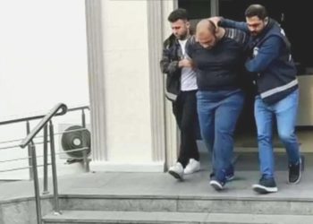 Annesinin başını keserek sokağa atan zanlı hakim karşısında!