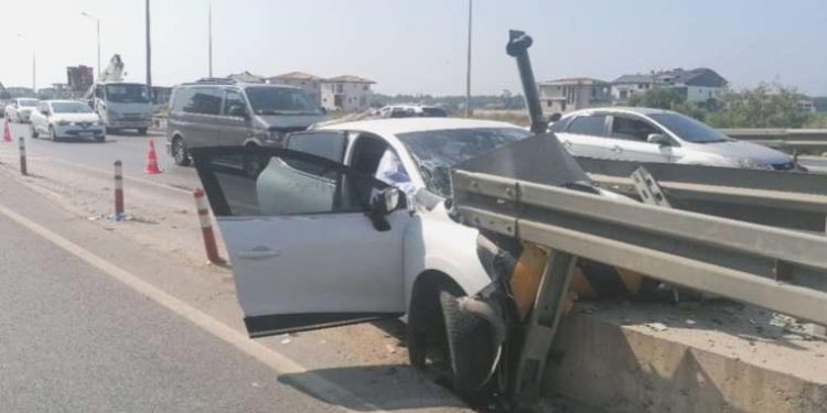 Antalya’da araba bariyere ok üzere saplandı: 1 meyyit, 2 ağır yaralı