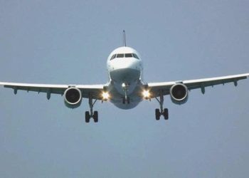 Antalya’ya giden uçakta bomba ihbarı: Yolcular tahliye edildi