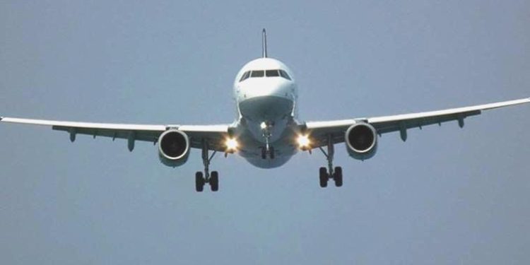 Antalya’ya giden uçakta bomba ihbarı: Yolcular tahliye edildi