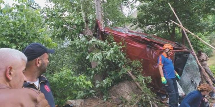 Araba köprüden Harşit Çayı’na uçtu: 2 meyyit, 3 yaralı