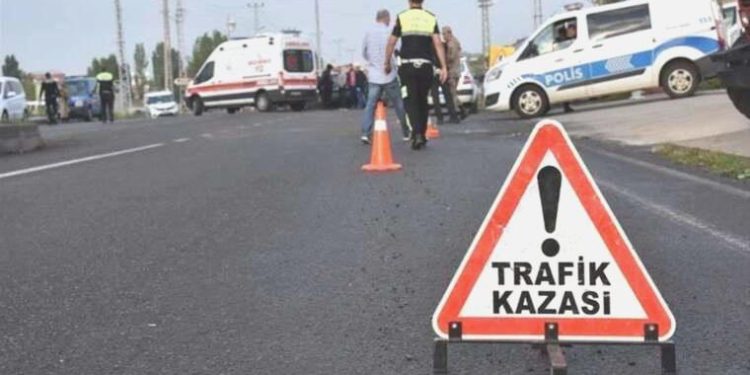 Ardahan’da araba devrildi: 5 kişi yaralandı!