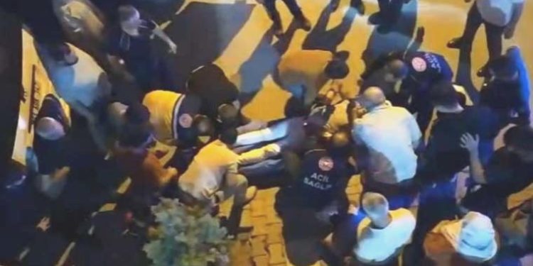 Arnavutköy’de bıçaklı arbede: Dereye sığınan yaralıyı itfaiye kurtardı