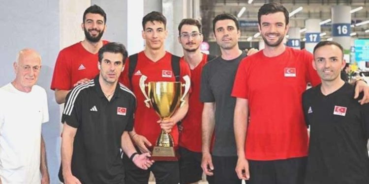 Avrupa Altın Ligi şampiyonu A Ulusal Erkek Voleybol Kadrosu, yurda döndü