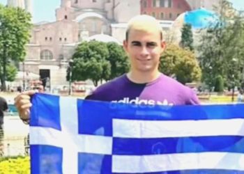 Ayasofya önünde Yunanistan bayrağıyla provokatif paylaşım yapan bireye ülkeye giriş yasağı konuldu