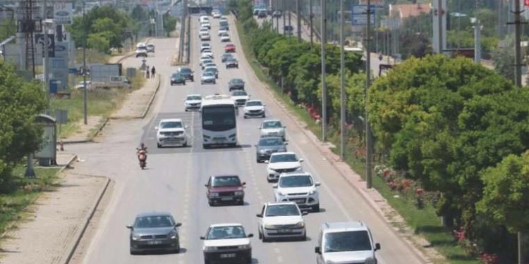 Bayram tatilinde Afyonkarahisar’dan 1 milyon 100 bin araç geçti