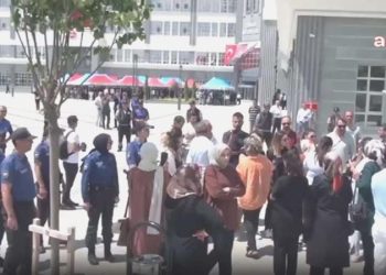 Bayramlaşma merasimine katılmak istediler, gözaltına alındılar