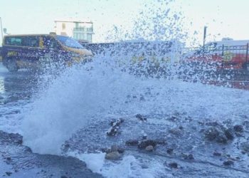 Beyoğlu’nda su borusu patladı