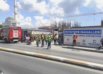 Beyoğlu’nda vincin çarptığı personel ağır yaralandı!