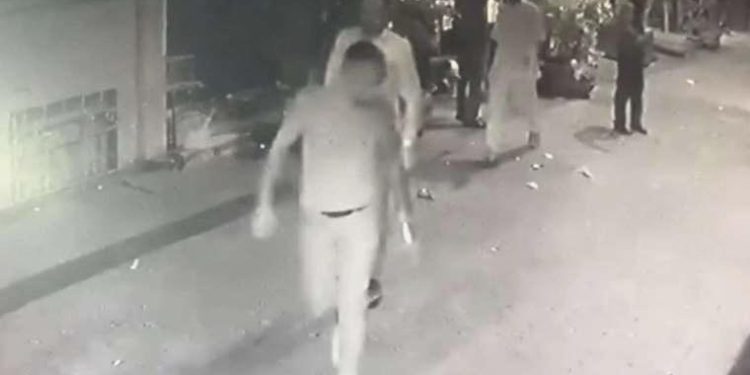 Beyoğlu’nda ‘yan bakma’ arbedesi: Tekraren bıçakladı!