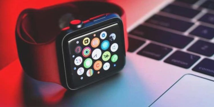 Birinci mikroLED ekranlı Apple Watch ertelendi mi?