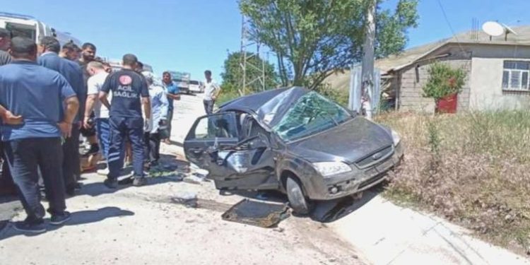 Bitlis’te feci kaza! İki araç birbirine girdi, 5 kişi yaralandı