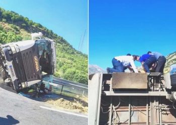 Bitlis’te TIR devrildi: Şoför ve 150 kurbanlık koyun öldü