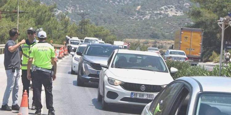 Bodrum’da bayram yoğunluğu: 48 saatte 35 binden fazla araç giriş yaptı!