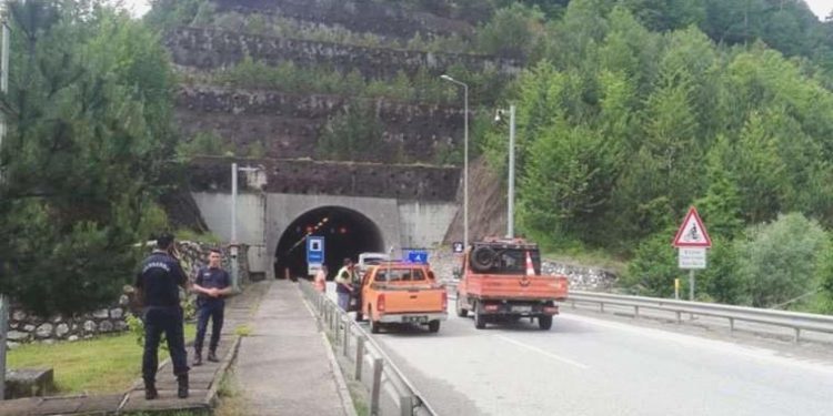 Bolu’daki tünelde dehşet dolu anlar… Cip bir anda alev aldı!