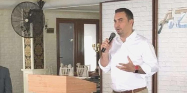 Burak Akburak kimdir, nereli, kaç yaşında? YETERLİ Parti Mahallî İdareler Lideri Burak Akburak hangi partilerde vazife yaptı?