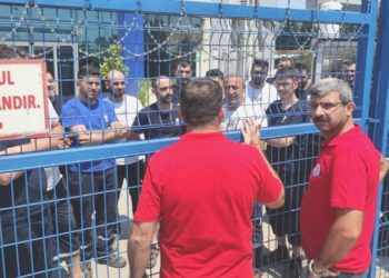 Bursa’da çalışanlar aksiyonda: Fabrikada işten atmalara karşı üretim durdu