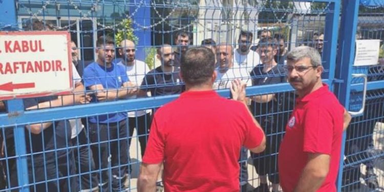 Bursa’da çalışanlar aksiyonda: Fabrikada işten atmalara karşı üretim durdu