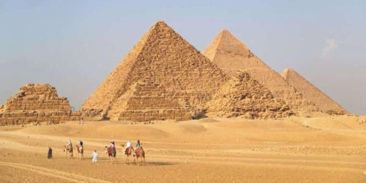 Büyük Giza Piramidi’nde kapalı bir koridor keşfedildi