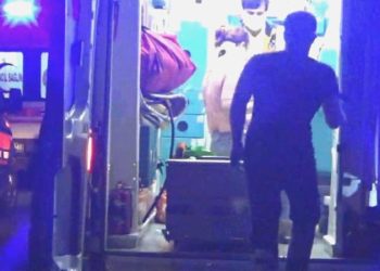 Çanakkale’de iki araba baş başa çarpıştı: 5 yaralı