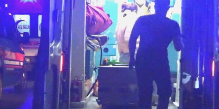 Çanakkale’de iki araba baş başa çarpıştı: 5 yaralı