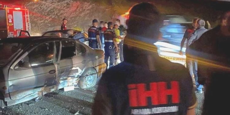 Çankırı’da iki araba çarpıştı: 1 meyyit, 9 yaralı