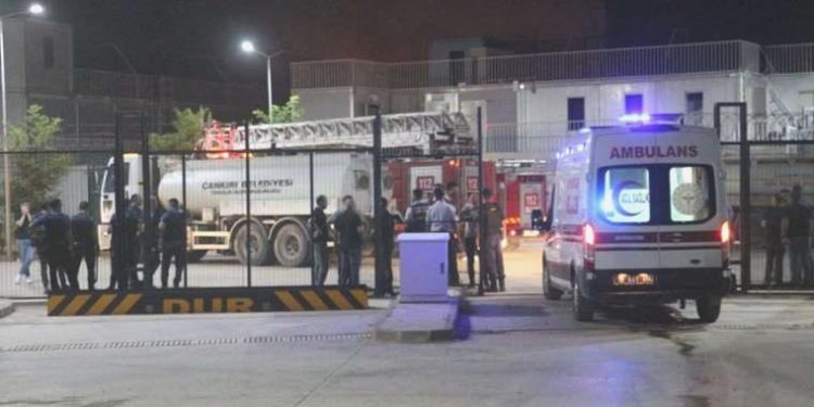 Çankırı’daki Geri Gönderme Merkezi’nde yangın paniği! 9 göçmen dumandan etkilendi…