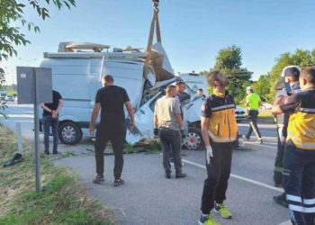 Canlı yayın aracı kaza yaptı: 2 meyyit, 1 yaralı