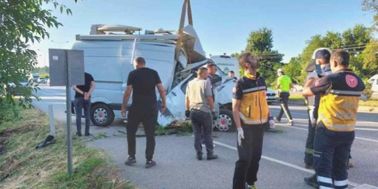 Canlı yayın aracı kaza yaptı: 2 meyyit, 1 yaralı