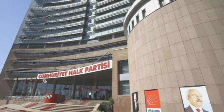 CHP’de İmamoğlu ve Özel’in son açıklamaları ‘geri adım’ olarak yorumlandı: Seçime Kılıçdaroğlu’yla