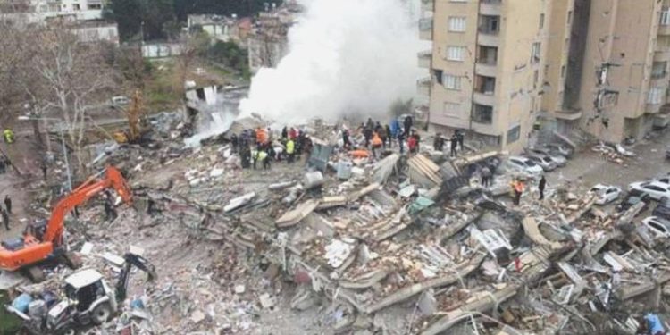 CHP’li Ahmet Akın’dan iktidara zelzele konutları maliyeti eleştirisi: Depremzedeleri kandırmayın